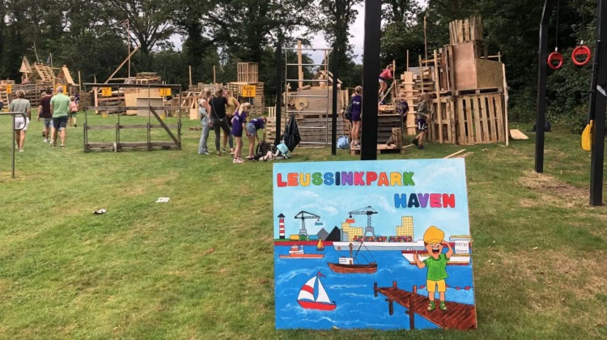 Houtdorp maakt van Leussinkbad een haven vol creatieve schepen