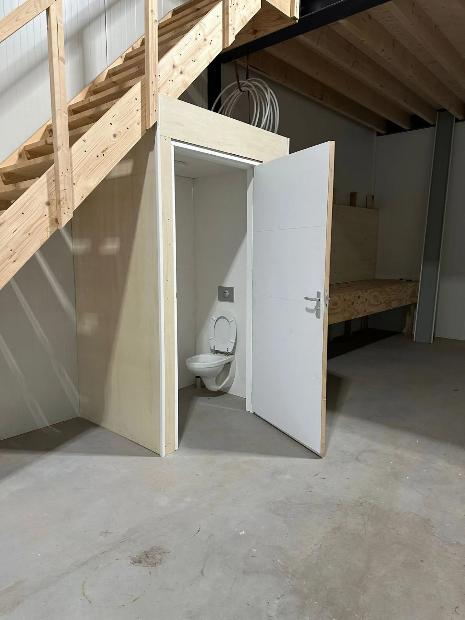 Per direct te huur: Bedrijfsunit Molenveld 17